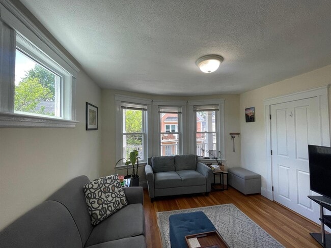 Photo - 24 Ashland St Apartments Unit 2