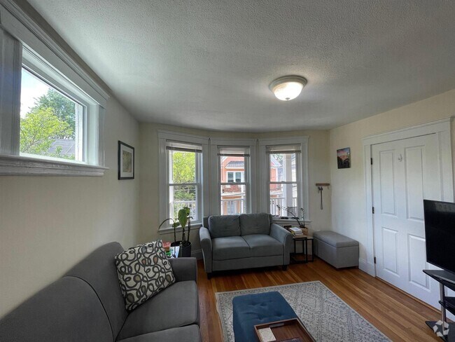Building Photo - 24 Ashland St Unit 2 Rental
