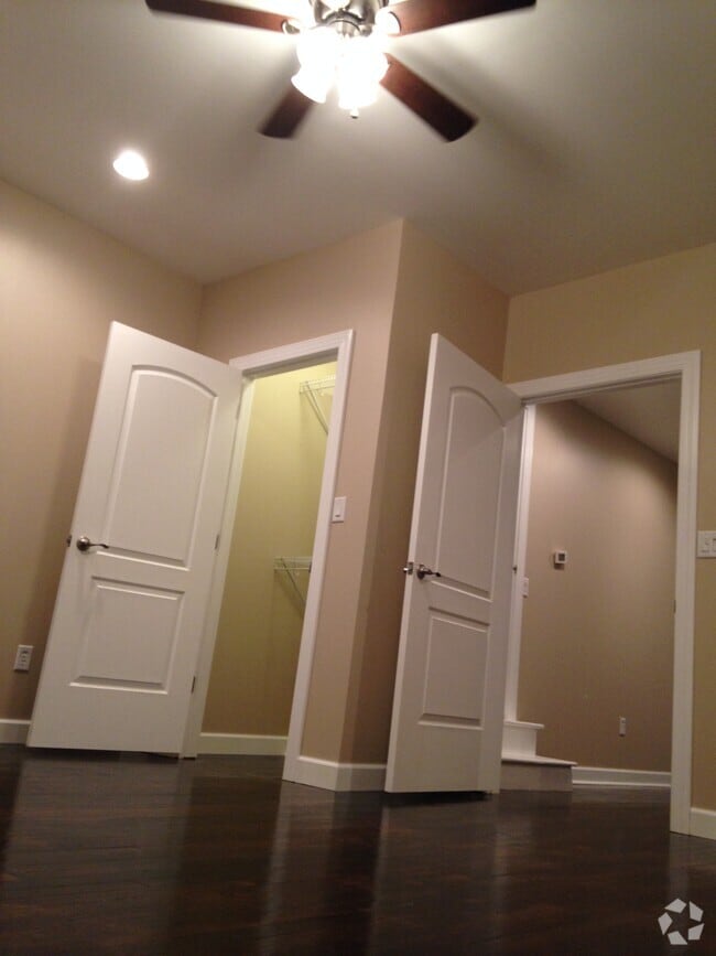 Building Photo - 722 Bellefonte Avenue Unit APT 3
