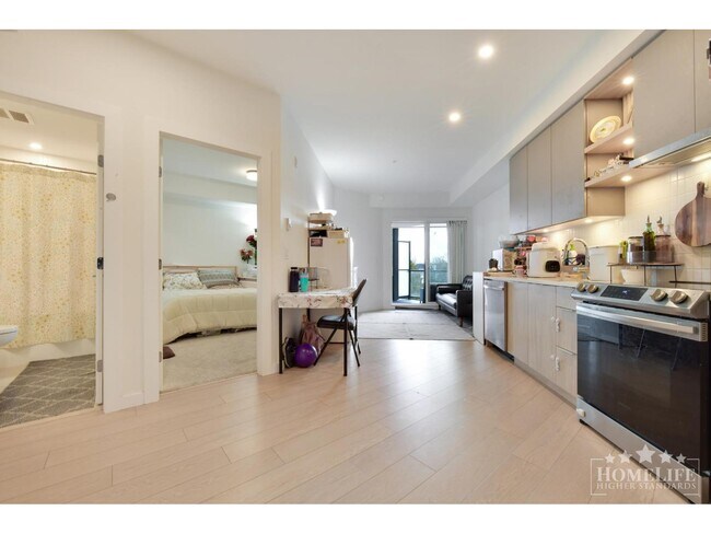 Photo - 20695 Eastleigh Crescent Unit 414