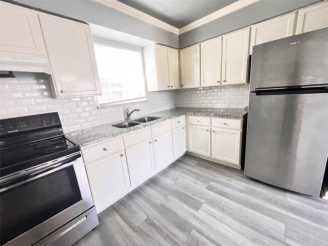 Building Photo - 911 Byrne St Unit 1