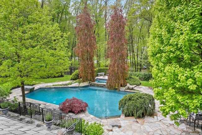 Photo - 376 Westover Rd
