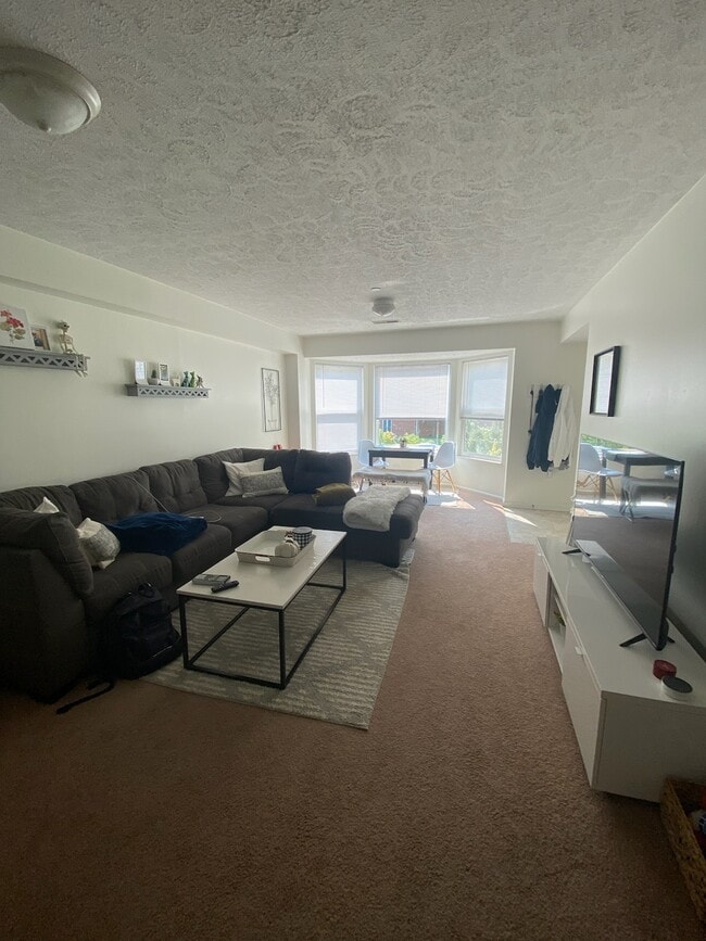 2BR, 2BA - 894 SF - Unit B - Sycamore Place