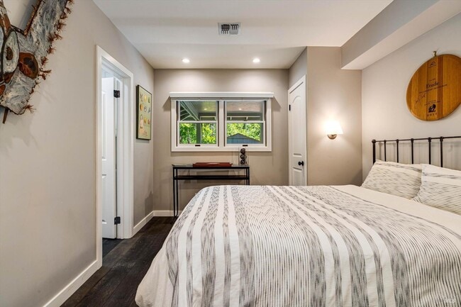 Building Photo - 850 Conn Valley Rd