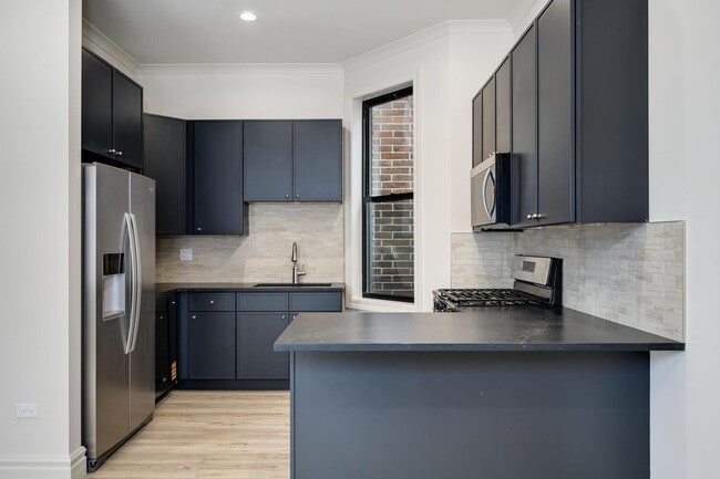 Photo - 1710 W Belmont Ave Unit 302