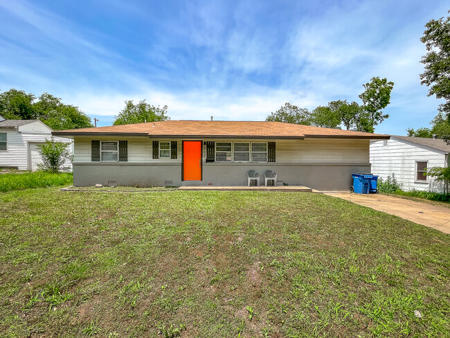 Photo - 202 S Berry St House