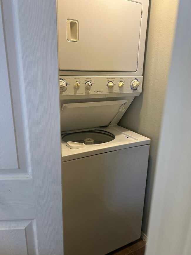 Photo - 1009 SE J St