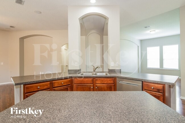 Photo - 581 Longmill Ln