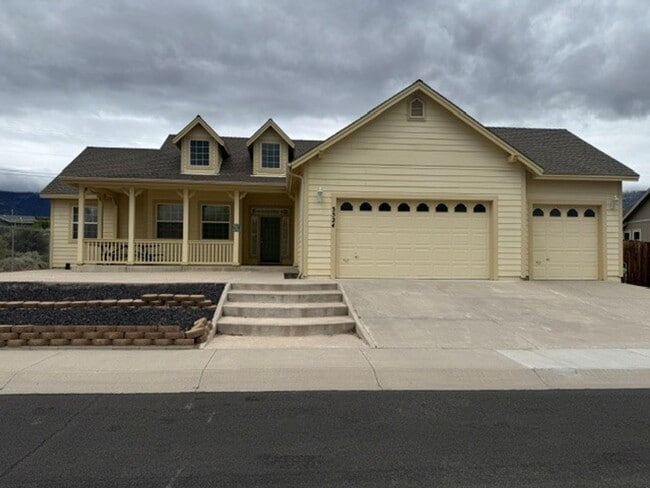 Building Photo - Beautiful 3 bed home with 3 car garage in Indian Hills behind Target