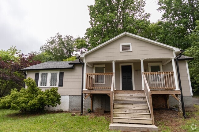 Building Photo - 1028 Fairview Dr SW Rental