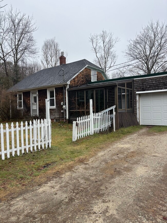 Building Photo - 422 Mill Rd