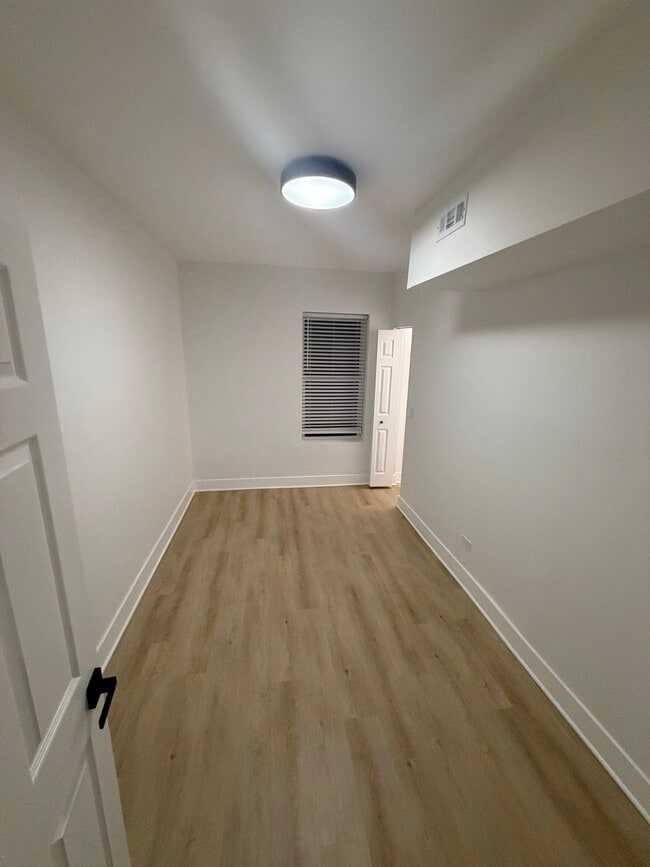 Photo - 3049 W Berteau Ave Unidad 3