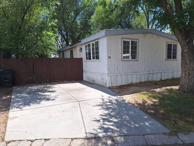 Photo - 512 Windsor Ln