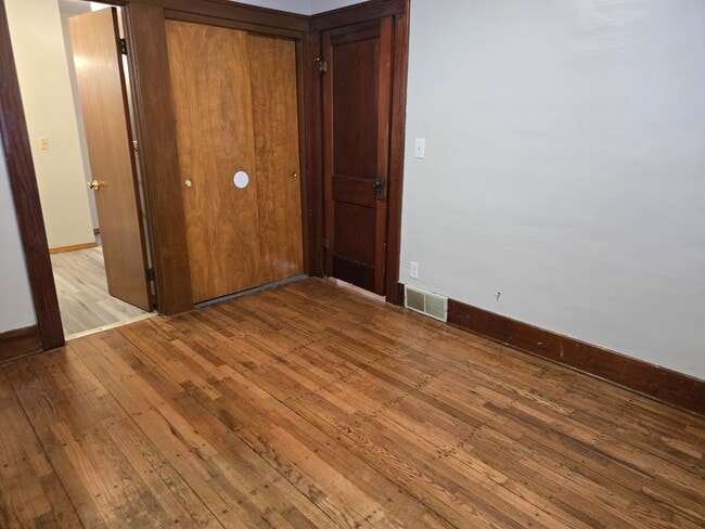 Photo - 526 Martinson N