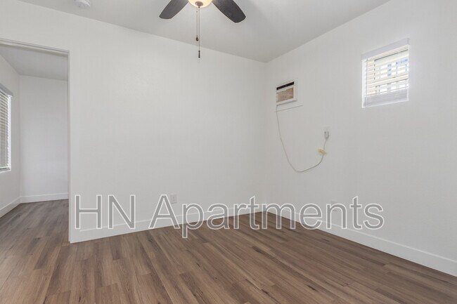 Building Photo - 2412 E Monroe St