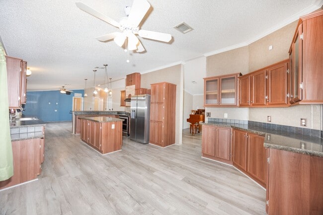 Photo - 590 County Rd 4614