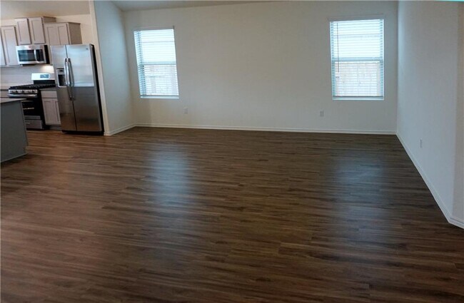 Photo - 3493 Pauling Loop