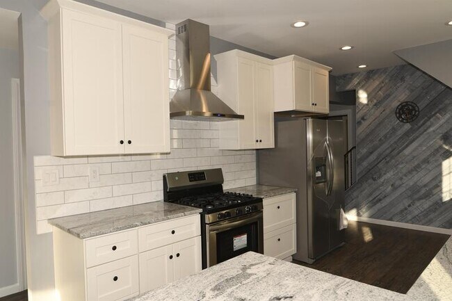 Photo - 21408 Inkster Rd