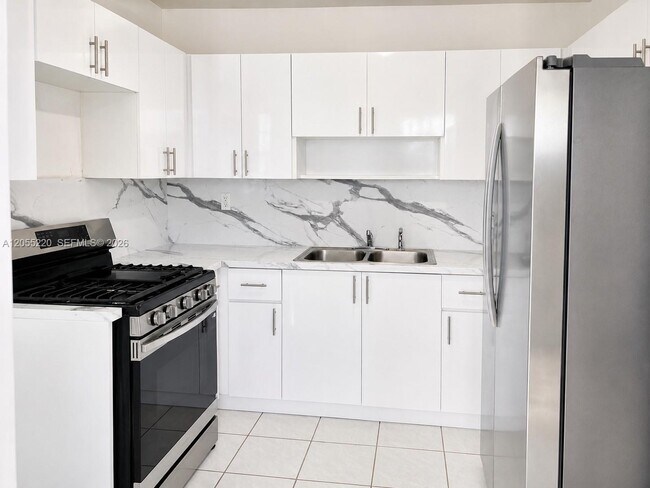 1230 W 54th St Unit 329A