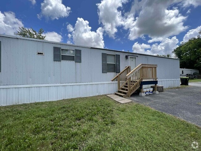 Building Photo - CUTE REMODLEDED 2 BEDROOM / 2 BATHROOM IN ... Rental