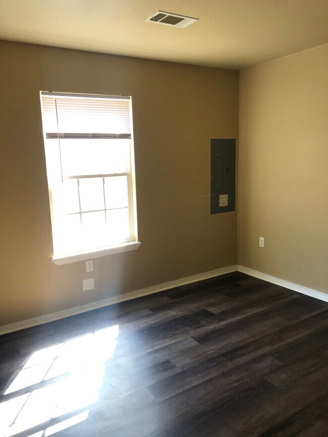 Photo - CLEARWATER-N. R ST. DUPLEX Unit B