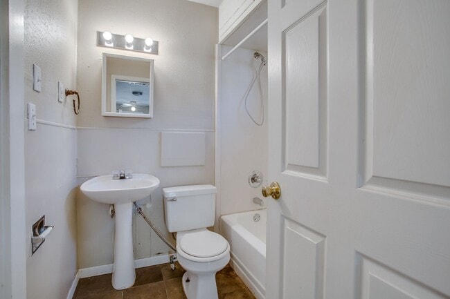 Photo - Pre Leasing for June 2026! 3/1 in Tech Terrace!