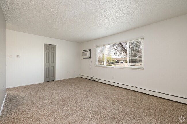 2 habitaciones, 1 baño - 800 pies cuadrados - Sala de estar - 2018 Vinewood Apartments