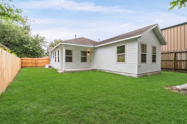 Photo - 4415 Castor St