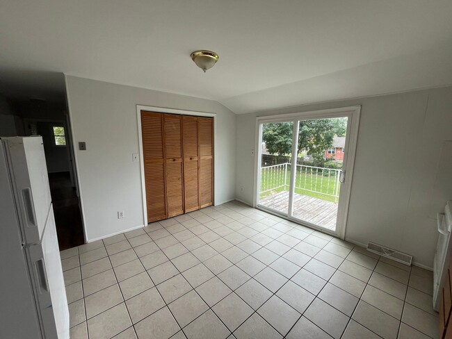 219 Axtell Ave Unit 2nd floor
