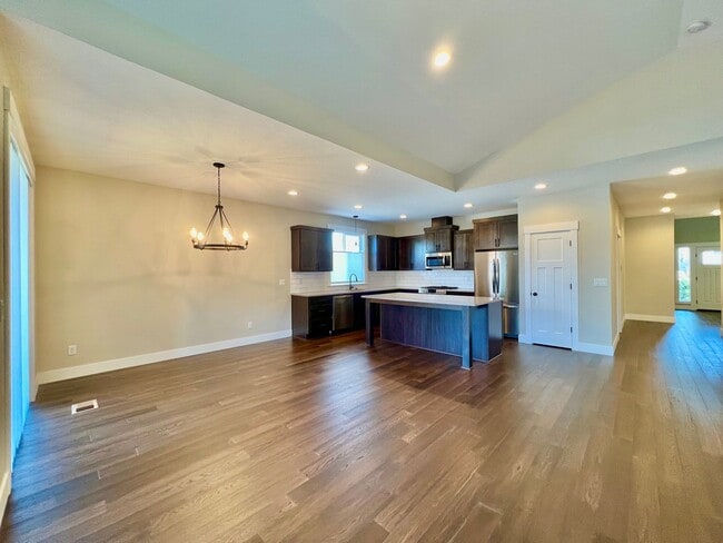 Photo - 3 BED+OFFICE/DEN!! STUNNING FLOOR PLAN, HIGH END FINISHES, END LOT!