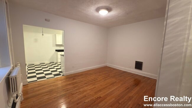 Photo - 251 Kelton St