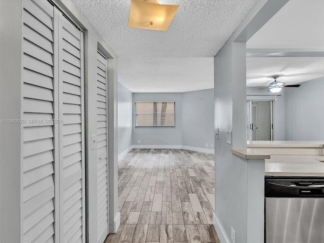 Photo - 9777 Westview Dr Unidad 1114