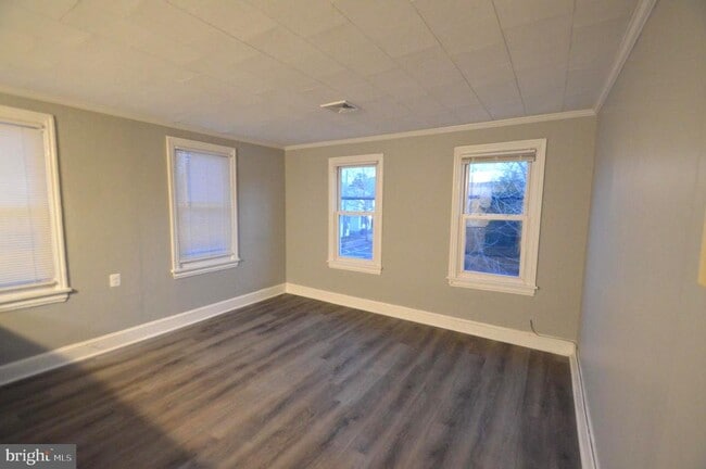 Photo - 374 Farnsworth Ave