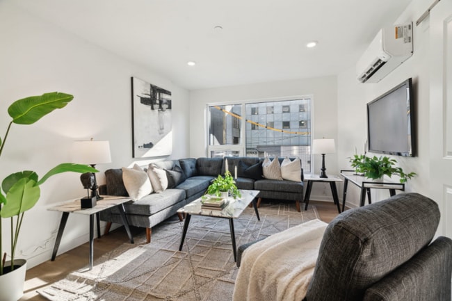 Building Photo - 1901 Hope St