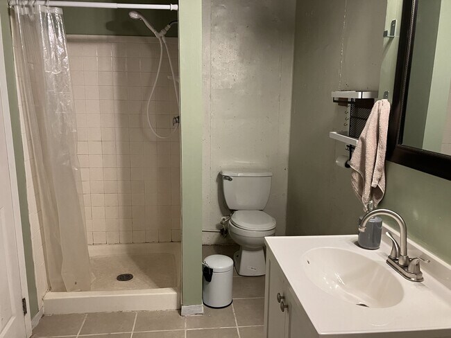 Photo - 526 E Graham Pl
