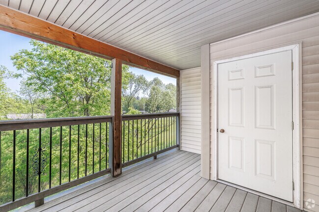 2BR, 1.5BA - 1,000SF - Balcony - Carriage Apartments