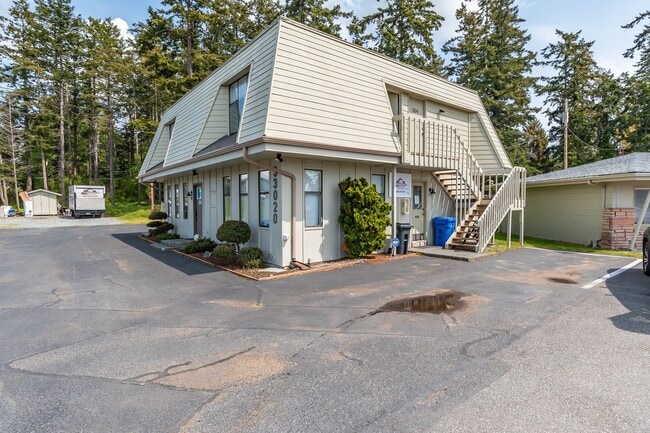 Building Photo - 33020 State Rte 20 Unit #201