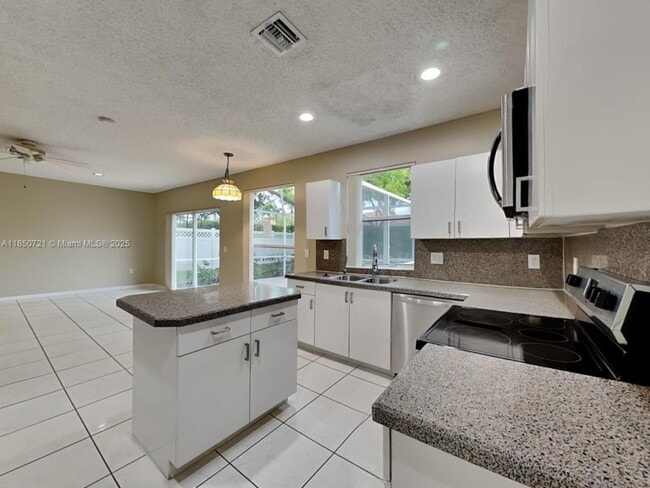 Building Photo - 7780 Highlands Cir Rental