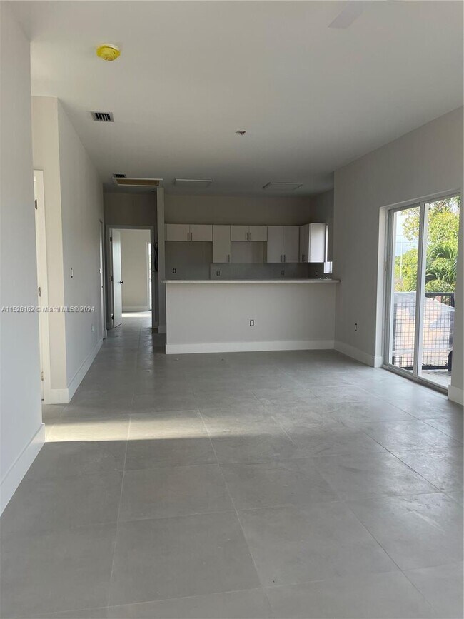 Photo - 461-463 E 16th St