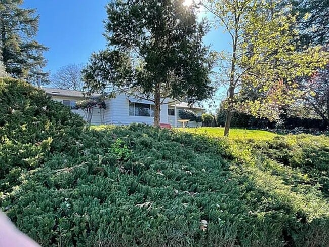 Building Photo - 110 Colonial Dr