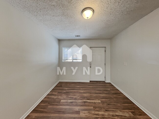 Building Photo - 379 Elm St NW Unit C