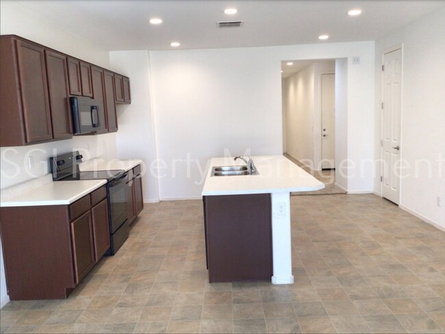 Photo - 246 E Bahamas Dr
