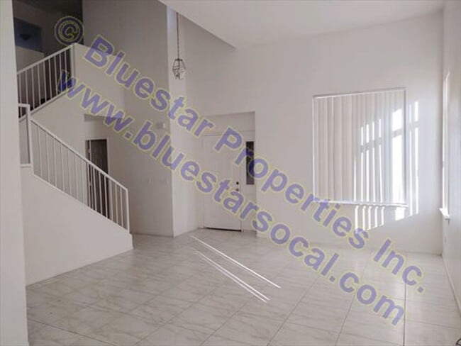 Photo - 6 bedroom home! Available Now!