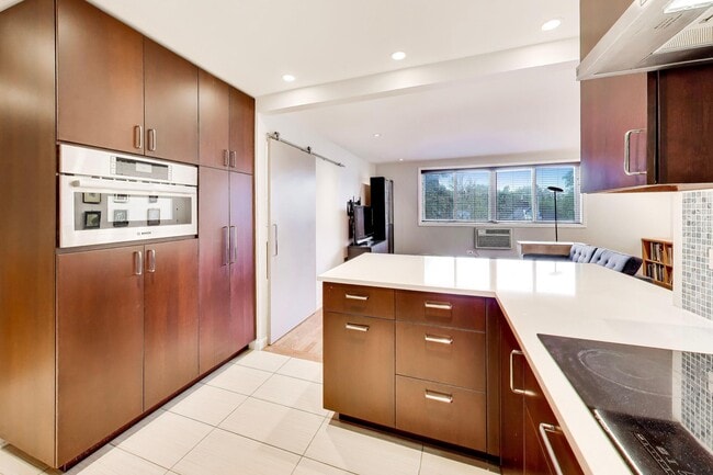 2722 Central St Unit 4S