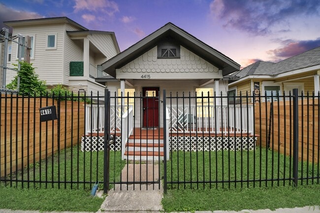 Building Photo - 4415 Hershe St
