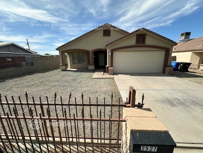 Building Photo - 2527 E Wier Ave