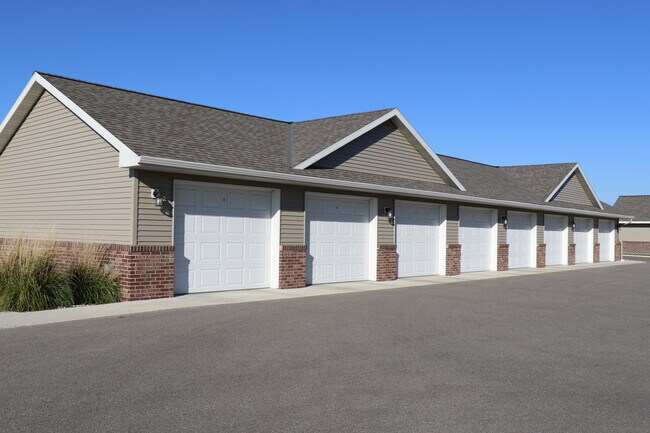 Garage - 2108 Arlington Trl Unit 4