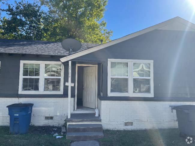 Building Photo - 2706 E Haskell St Rental