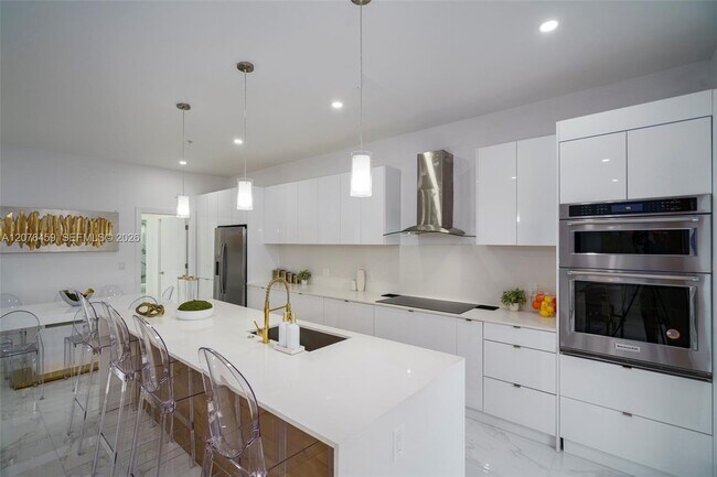 Photo - 1004 N Riverside Dr