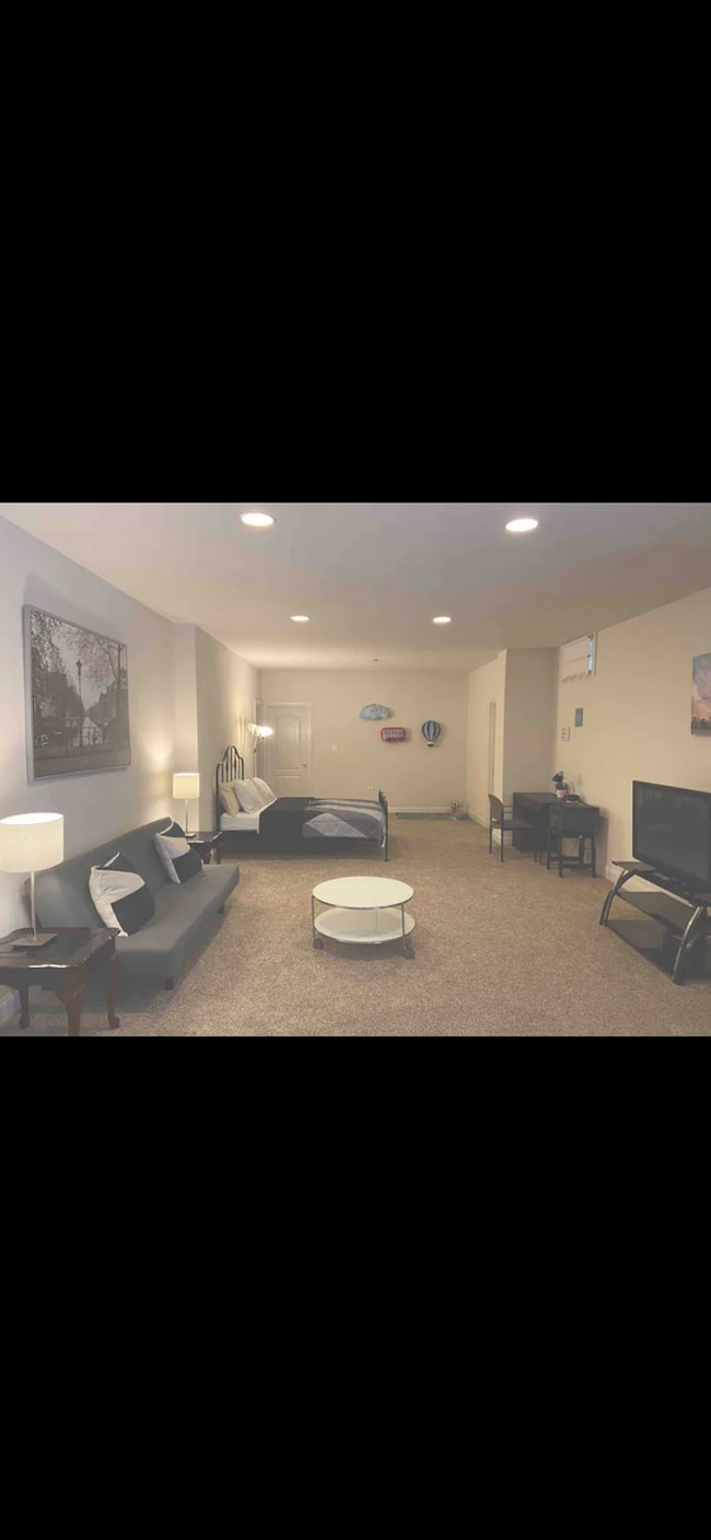 Building Photo - 13082 Quade Ln Rental